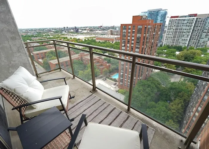Skyline Luxury 19th Floor Retreat Near Grant Park * Chicago
